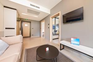 TV a/nebo společenská místnost v ubytování Garden Suites Park Plava Laguna
