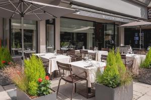 Un restaurante u otro lugar para comer en Hotel Le Morgane 66 fotos más