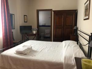 A bed or beds in a room at Appartamenti San Rocco