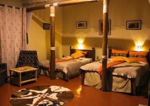 Säng eller sängar i ett rum på Lake Mulehe Gorilla Lodge