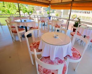 Restaurant o un lloc per menjar a Hotel Orestiada 32 fotos més