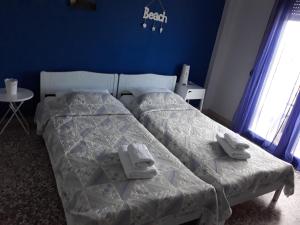 Postel nebo postele na pokoji v ubytování Meerithic ROKKA ROOMS