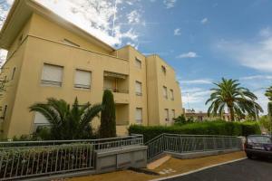 Gallery image of Villa Soraya , quiet location with big garden near beach and old town of NICE in Nice