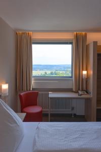 Кровать или кровати в номере Hotel Pfefferburg