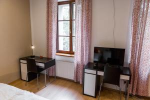 TV a/nebo společenská místnost v ubytování Apartmány Zadní mlýn