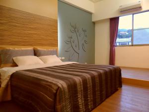Łóżko lub łóżka w pokoju w obiekcie Niuniu & Meng Ka Homestay