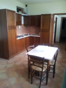 Cuisine ou kitchenette dans l'établissement Agriturismo Casa degli Archi