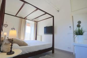 A bed or beds in a room at ARGENTARIO Laura's POOL VILLA