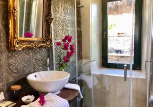 Kúpeľňa v ubytovaní Villa Vager Mani Hotel + 37 fotografií