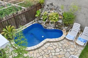 an overhead view of a swimming pool with two lounge chairs at Pejik apartment in Ohrid +18 photos