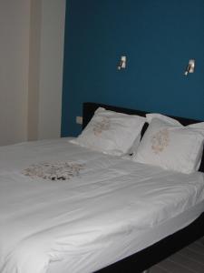 מיטה או מיטות בחדר ב-Landhuis Vedastus