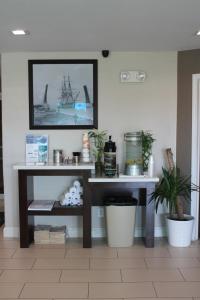 Kuchyň nebo kuchyňský kout v ubytování Quality Inn & Suites Port Arthur - Nederland