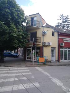 a building on the side of a street at Veliki Park in Šabac