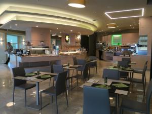 Restaurace v ubytování International Beach Hotel