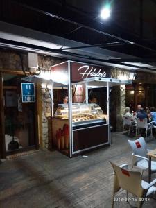 a food stand in a restaurant at night at Hotel Yeste in Yeste