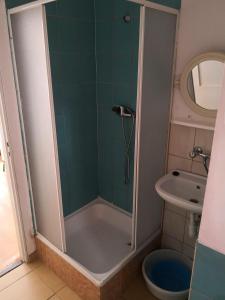 a bathroom with a shower with a toilet and a sink at Domki letniskowe Delfin in Mrzeżyno