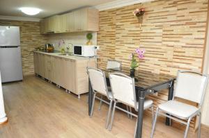 ครัวหรือมุมครัวของ Orbi Residence Duplex Apartment