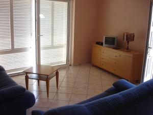TV a/nebo společenská místnost v ubytování Apartmani Tepli Bok