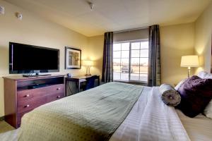a bedroom with a large bed and a television at Cobblestone Hotel - Wayne in Wayne +24 photos