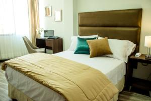 Un pat sau paturi într-o cameră la Hotel Viaggiatore
