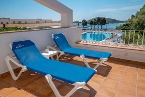 Bazén v ubytování Hotel Calina nebo v jeho okolí