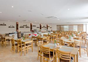 Restoran atau tempat lain untuk makan di Beach Hotel Sunset