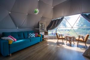 Istumisnurk majutusasutuses Glamping Podgrodzie