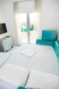 Postel nebo postele na pokoji v ubytování Sea view luxury studio apartment