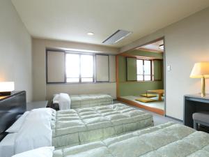 Postel nebo postele na pokoji v ubytování Hotel Silk Inn Madarao