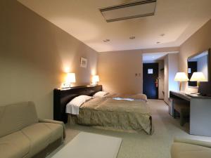Postel nebo postele na pokoji v ubytování Hotel Silk Inn Madarao