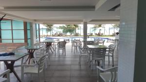 Restorāns vai citas vietas, kur ieturēt maltīti, naktsmītnē Praia Tabatinga AP Beira Mar com vista deslumbrante da praia