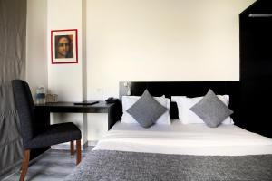 Postel nebo postele na pokoji v ubytování The Saneer Jaipur