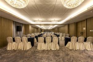 A área empresarial e/ ou a sala de conferências de Wuhan Hongguang Hotel