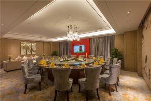 Uma televisão e/ou sistema de entretenimento em Wuhan Hongguang Hotel