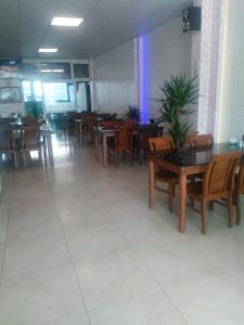 Reštaurácia alebo iné gastronomické zariadenie v ubytovaní Dostlar Hotel