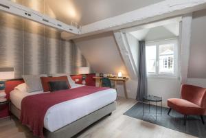 Cama ou camas em um quarto em Hôtel Jeanne d'Arc Le Marais