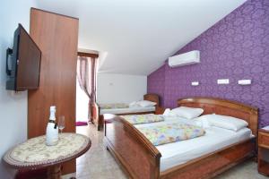 Postel nebo postele na pokoji v ubytování Hotel Grbalj