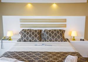 Postel nebo postele na pokoji v ubytování Arsen Hotel