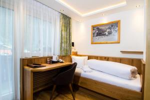 Postel nebo postele na pokoji v ubytování Hotel Garni Siegele - inklusive Silvretta-Card PREMIUM