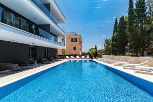 Bazén v ubytovaní Luxury Apartments Magali 2 alebo v jeho blízkosti