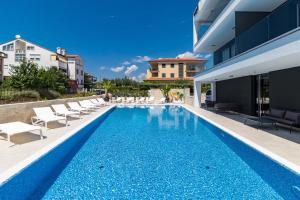 Bazén v ubytovaní Luxury Apartments Magali 2 alebo v jeho blízkosti