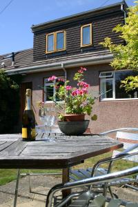 Gallery image of Garden Cottage in Prestwick