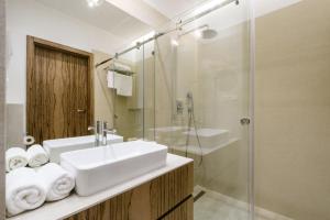 Kúpeľňa v ubytovaní LuxLux Apartments Afara + 6 fotografií