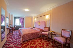 A bed or beds in a room at Antea Palace Hotel & Spa
