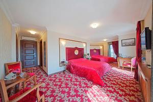 A bed or beds in a room at Antea Palace Hotel & Spa