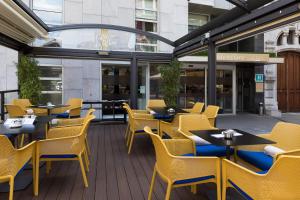 Posezení v ubytování Hotel Mercure Jardines de Albia