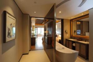 Gallery image of S&N Zhejiang LinHai International Hotel in Linhai