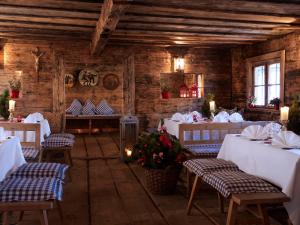 Restaurace v ubytování Brauereigasthof-Hotel Aying