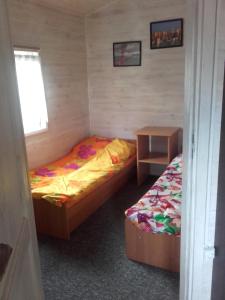 Łóżko lub łóżka w pokoju w obiekcie jumi