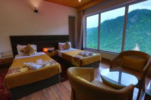 Veda5 Ayurveda & Yoga Retreat客房内的一张或多张床位
